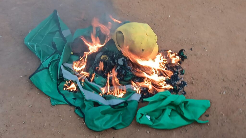 Bukembe residents burn UDA, Ford Kenya merchandise after Ruto leaves Bungoma